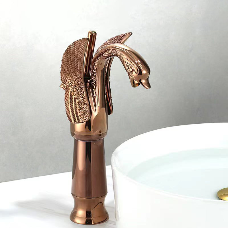 Eleganter Wasserhahn für das Badezimmer mit einem Hebel in verschiedenen Farben