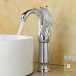 Eleganter Wasserhahn für das Badezimmer mit einem Hebel in verschiedenen Farben
