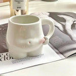 Charmante Keramiktasse mit rundem Bauchdesign