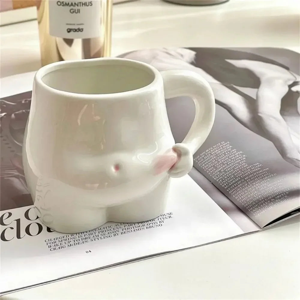 Charmante Keramiktasse mit rundem Bauchdesign