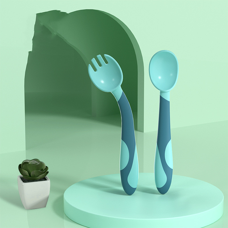Ergonomisches Babybesteck Set mit rutschfestem Löffel und Gabel für Kinder