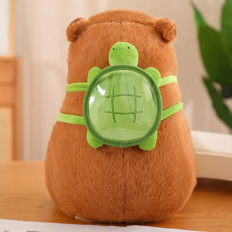 Kuschelige Capybara mit hilfreichem Schildkröten-Rucksack