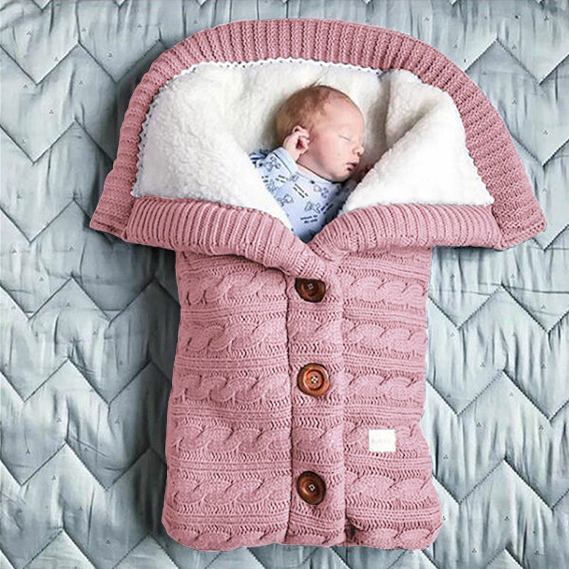 Gefütterter Babyschlafsack mit Kapuze – Weicher Strickstoff