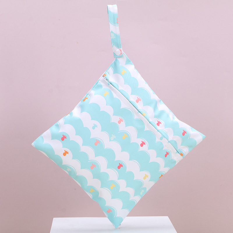 Windeltasche mit Reißverschluss – Wasserdichter Wetbag für den Kinderwagen