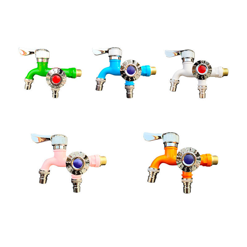 Doppelter Wasserhahn mit zwei Ausgängen