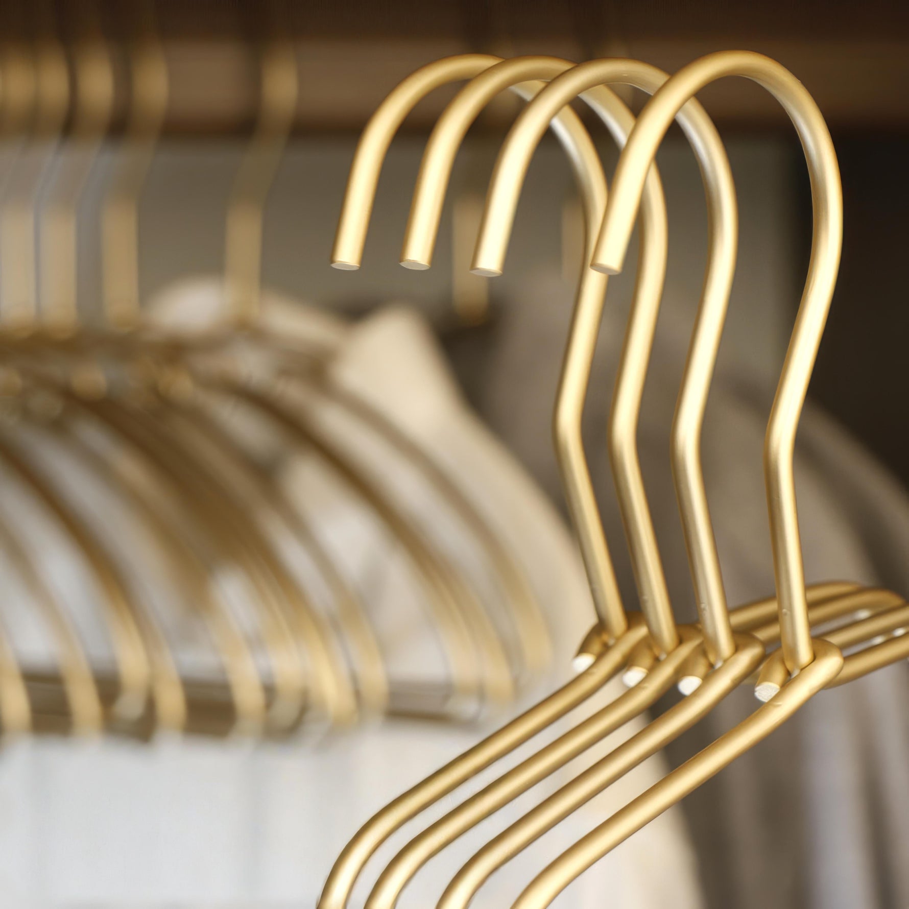 Elegante Metall-Kleiderbügel im 5er Set für Ordnung