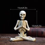 Vintage Halloween Figurine – Dekoratives Kunstwerk in Schwarz oder Weiß