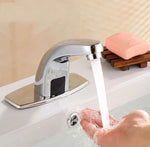 Intelligenter, berührungsloser Wasserhahn für das Badezimmer | AquaSense