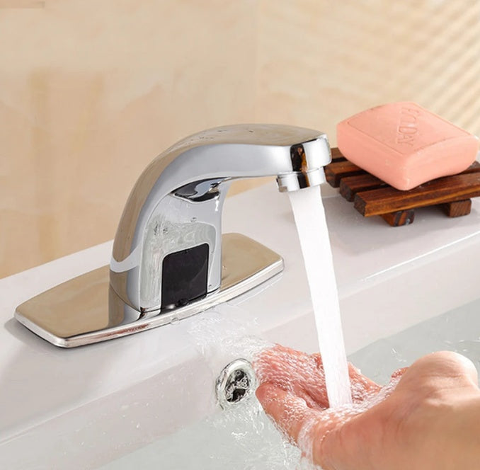 Intelligenter, berührungsloser Wasserhahn für das Badezimmer | AquaSense