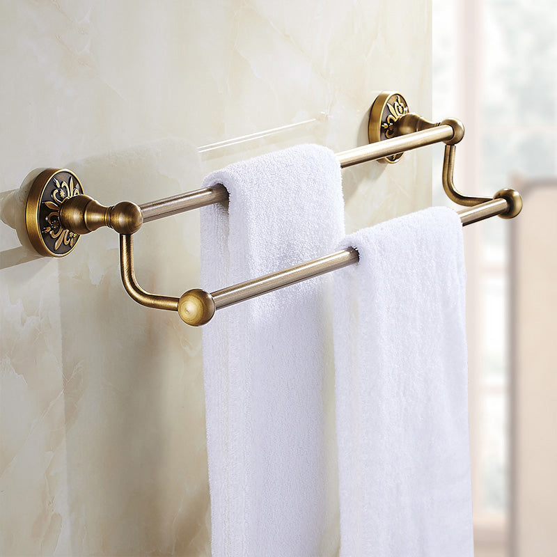 Elegantes Badezimmer-Zubehörset aus Metall für stilvolle Räume