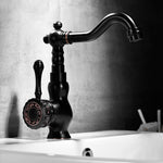 Eleganter Küchenwasserhahn mit schwenkbarem Auslauf und Hebelgriff