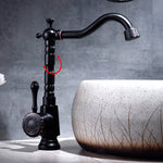 Eleganter Küchenwasserhahn mit schwenkbarem Auslauf und Hebelgriff