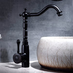 Eleganter Küchenwasserhahn mit schwenkbarem Auslauf und Hebelgriff