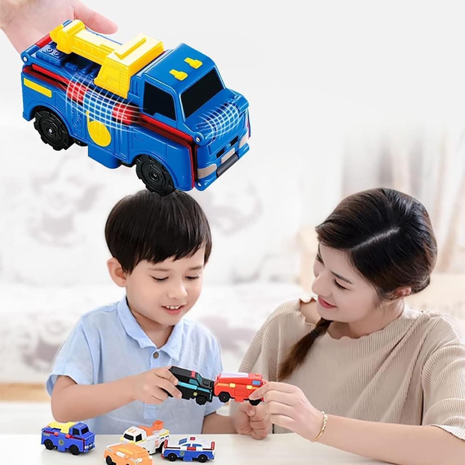 Kreative Spielzeugautos mit zwei Seiten für fantasievolles Spielen