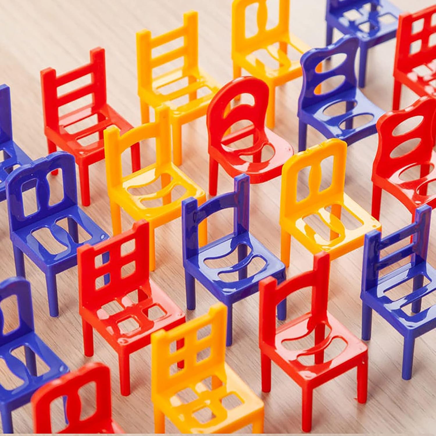 Stapelspiel für Montessori-Stühle
