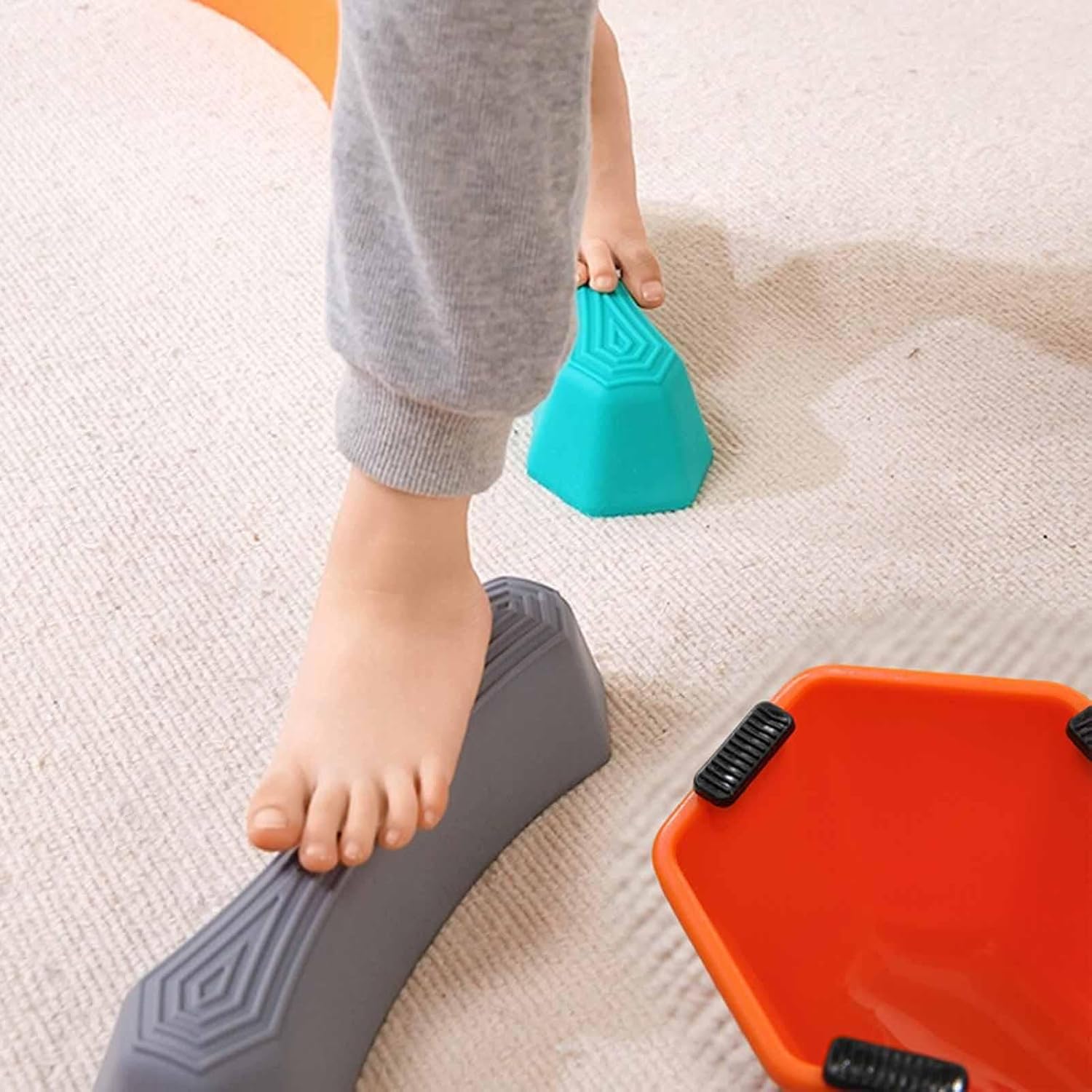 Bunte Balanceblöcke für spielerisches Gleichgewichtstraining