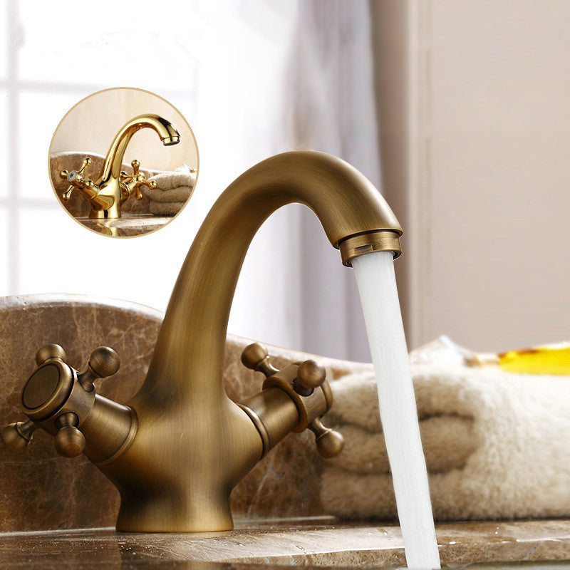 Stilvolle Badezimmerarmatur mit Kreuzgriffen in Goldchrom