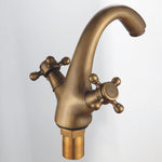 Stilvolle Badezimmerarmatur mit Kreuzgriffen in Goldchrom