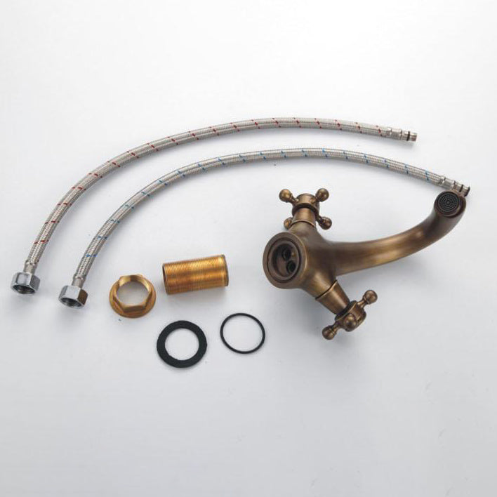 Stilvolle Badezimmerarmatur mit Kreuzgriffen in Goldchrom