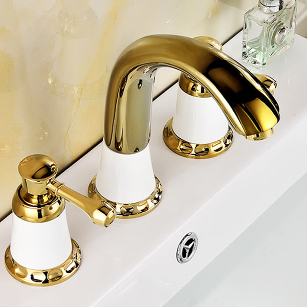 Eleganter Badewannenarmatur mit Deckmontage für modernes Badezimmer