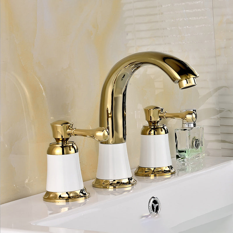 Eleganter Badewannenarmatur mit Deckmontage für modernes Badezimmer