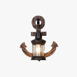 Rustikale Wandlampe aus Holz mit Voltyx Laterne