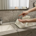 Elegantes Badezimmer-Set mit Seifenspender und Bechern