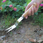 Efficient weed removal tool with ergonomic handle