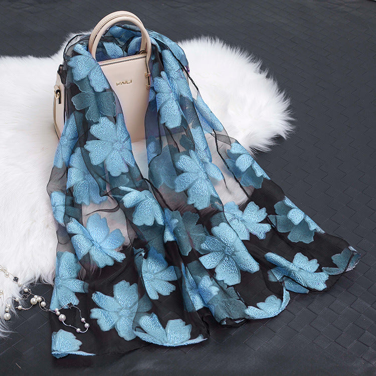 Blütenzauber | Eleganter Seidenschal mit floralen Motiven