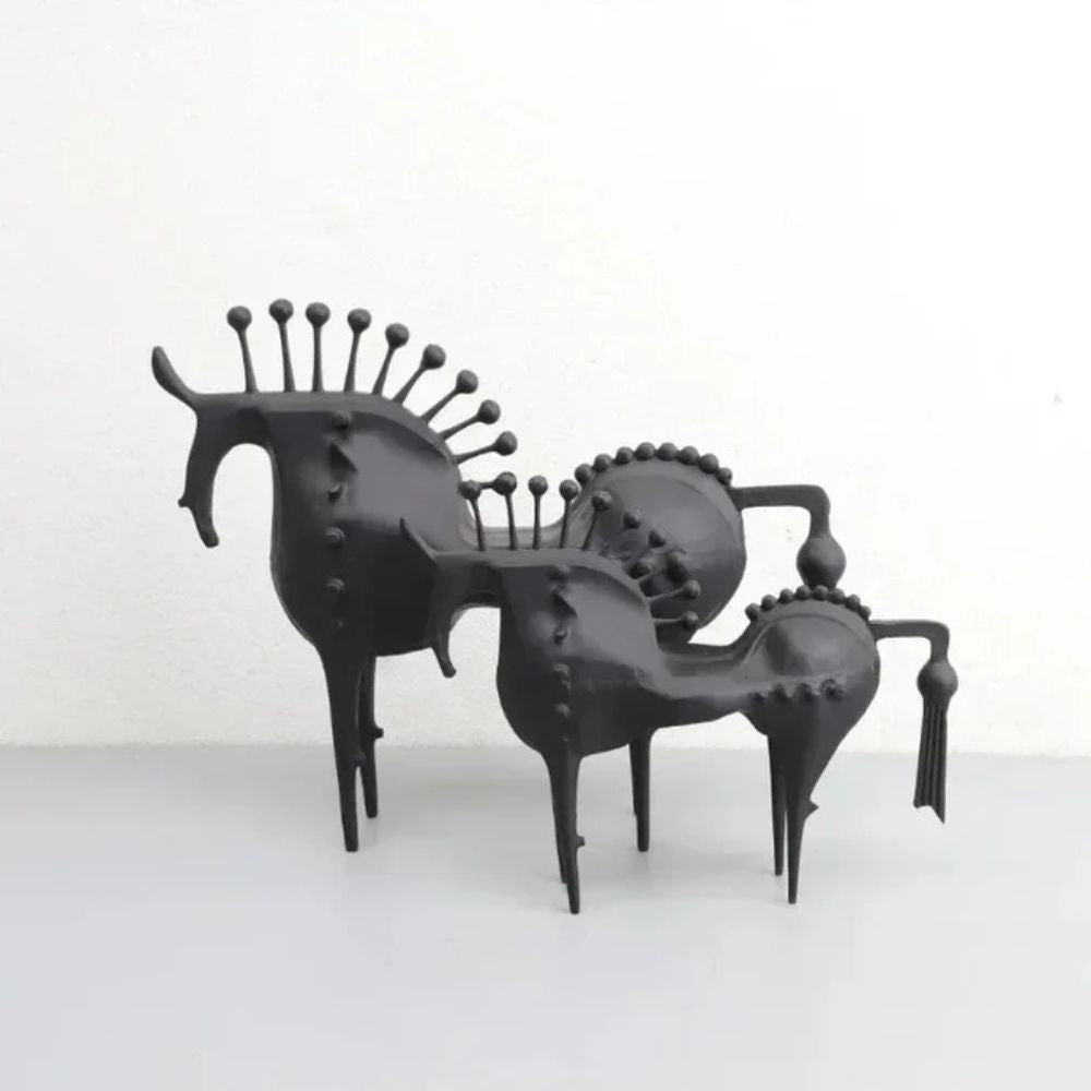 Abstrakte Metallskulptur eines Pferdes