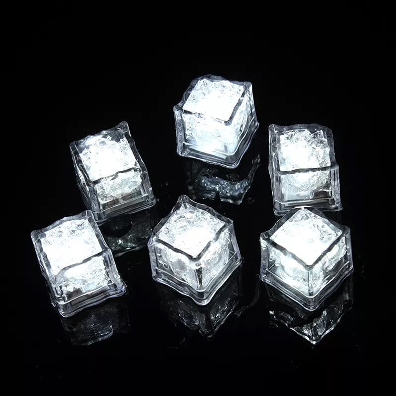 Früher Weihnachtsverkauf: LED Eiswürfel Badspielzeug (12 Stück)