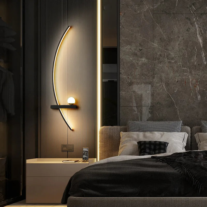 Moderne LED Wandleuchte mit geschwungener Form und Lichtmodi