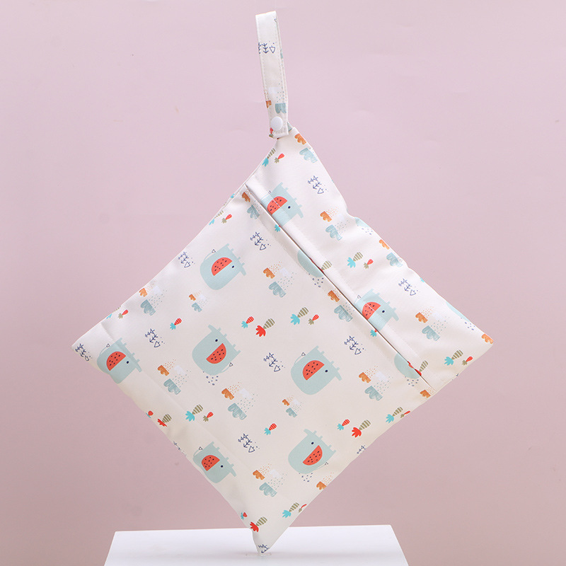 Windeltasche mit Reißverschluss – Wasserdichter Wetbag für den Kinderwagen
