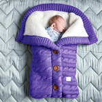 Gefütterter Babyschlafsack mit Kapuze – Weicher Strickstoff