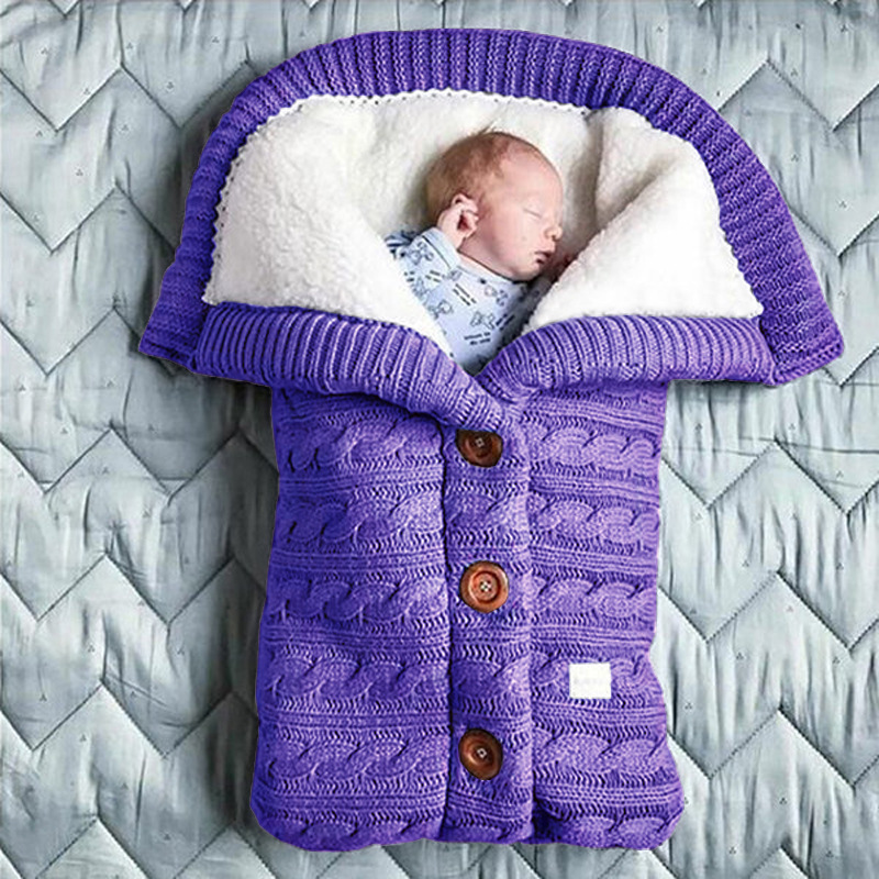 Gefütterter Babyschlafsack mit Kapuze – Weicher Strickstoff