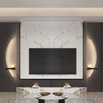 Moderne LED Wandleuchte mit geschwungener Form und Lichtmodi