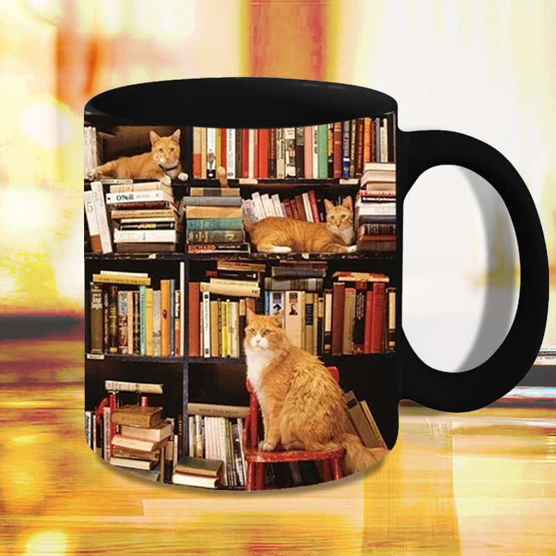 Kreative Keramiktasse für Katzen- und Buchliebhaber