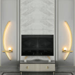 Moderne LED Wandleuchte mit geschwungener Form und Lichtmodi