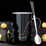 Schwarze Keramiktasse mit Deckel und Löffel – 12 Sternbilder