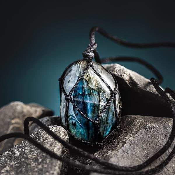 Powerful Labradorite Necklace – Stylish Jewelry with Meaning
