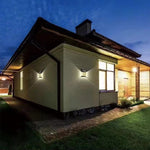 Solarbetriebene Außenwandlampe mit Bewegungsmelder