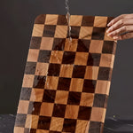 Schneidebrett aus Holz im Schachbrett-Design – Robust und Dekorativ