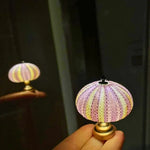 Elegante Nachttischlampe im Seeigel-Design