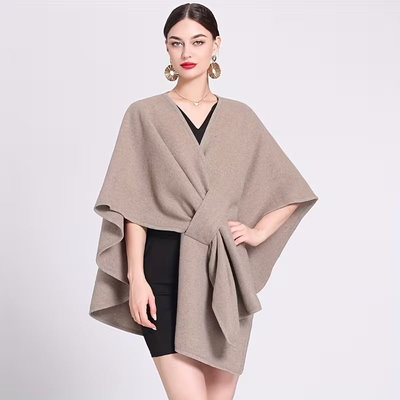 Stylish Women's Poncho – Warming and Windproof Companion