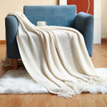 Leichte Strickdecke mit Quasten – Stilvolle Kuscheldecke für Ihr Zuhause