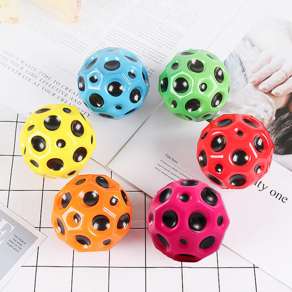 Federnder Spielball für sanftes Zurückprallen