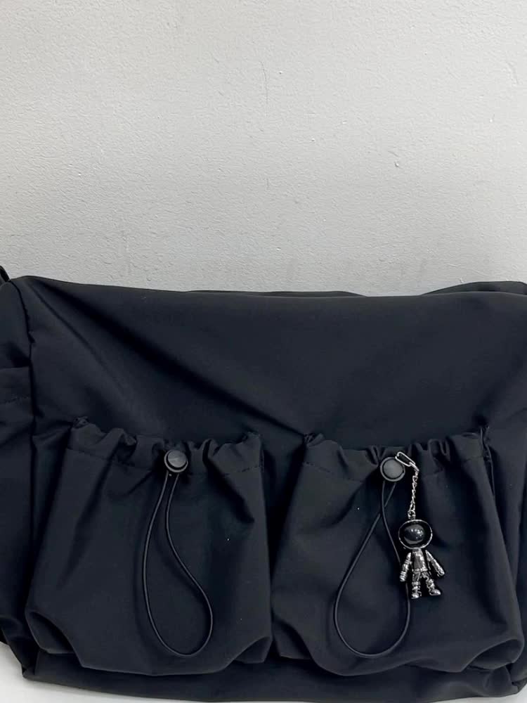 Nylon Umhängetasche in Schwarz – Urbaner Messengerbag mit Reißverschluss für den Alltag
