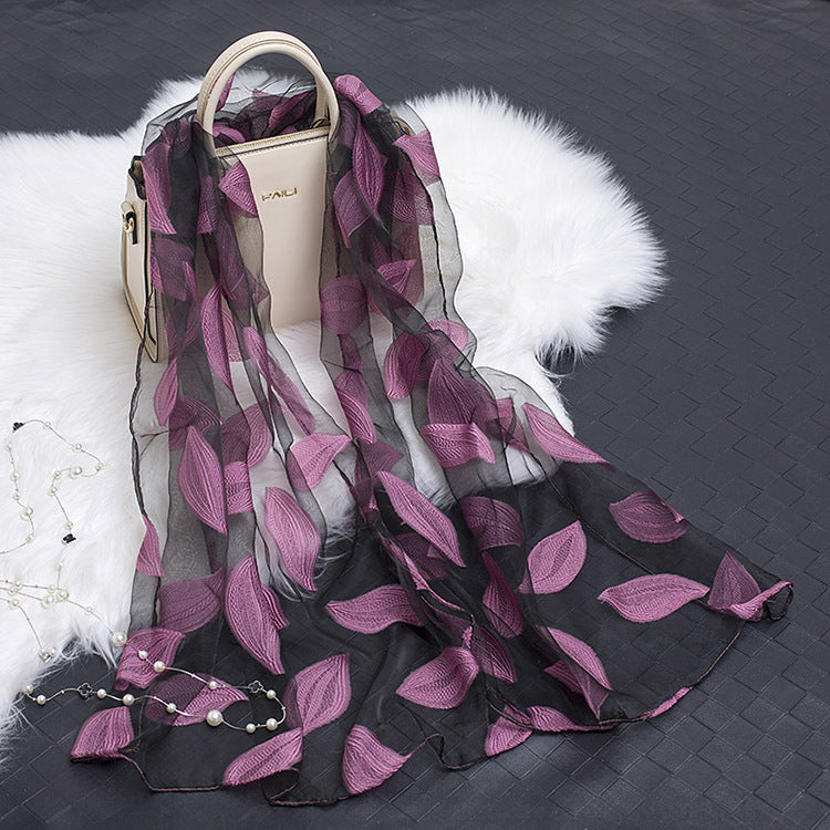 Blütenzauber | Eleganter Seidenschal mit floralen Motiven