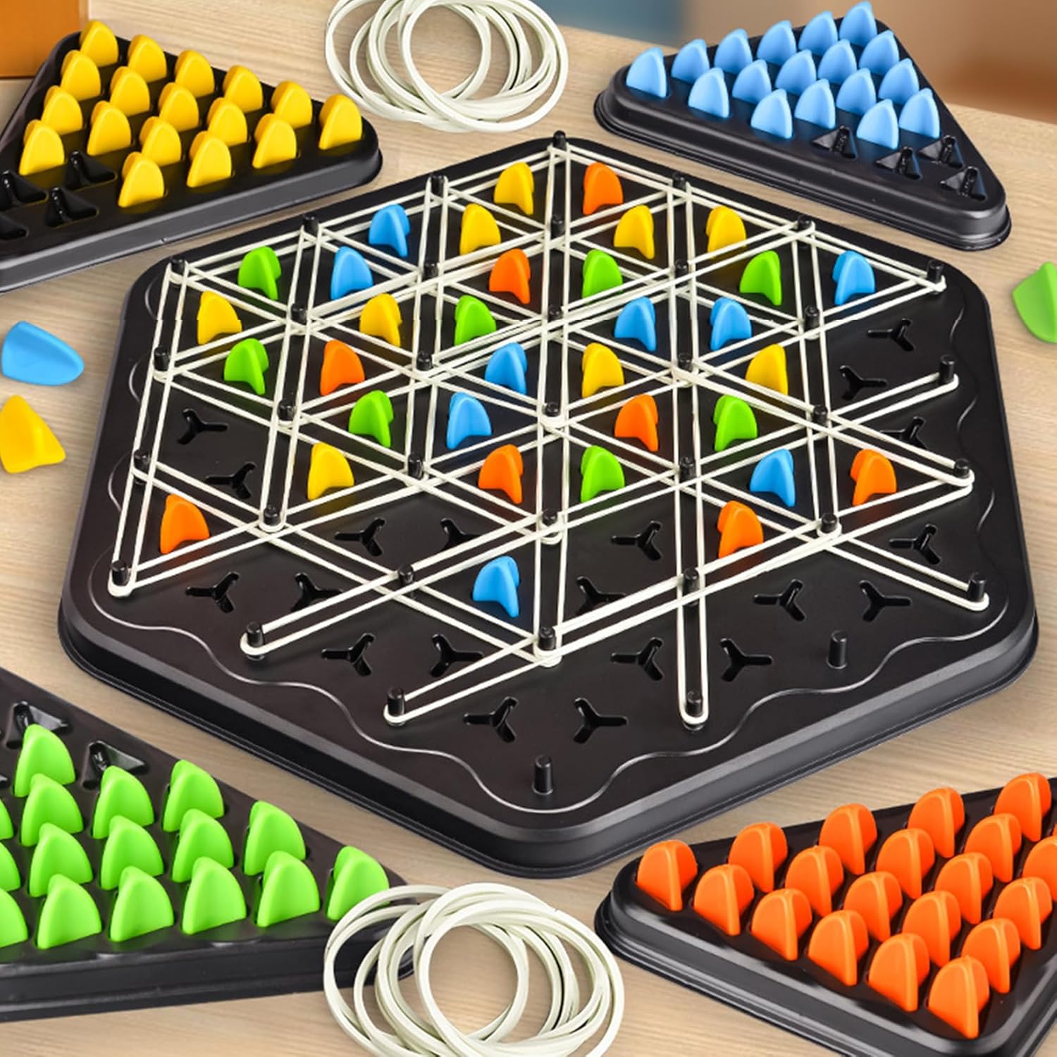 Denkspiel mit Gummibändern - Schach für strategisches Denken