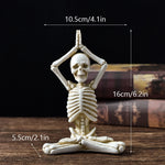 Vintage Halloween Figurine – Dekoratives Kunstwerk in Schwarz oder Weiß